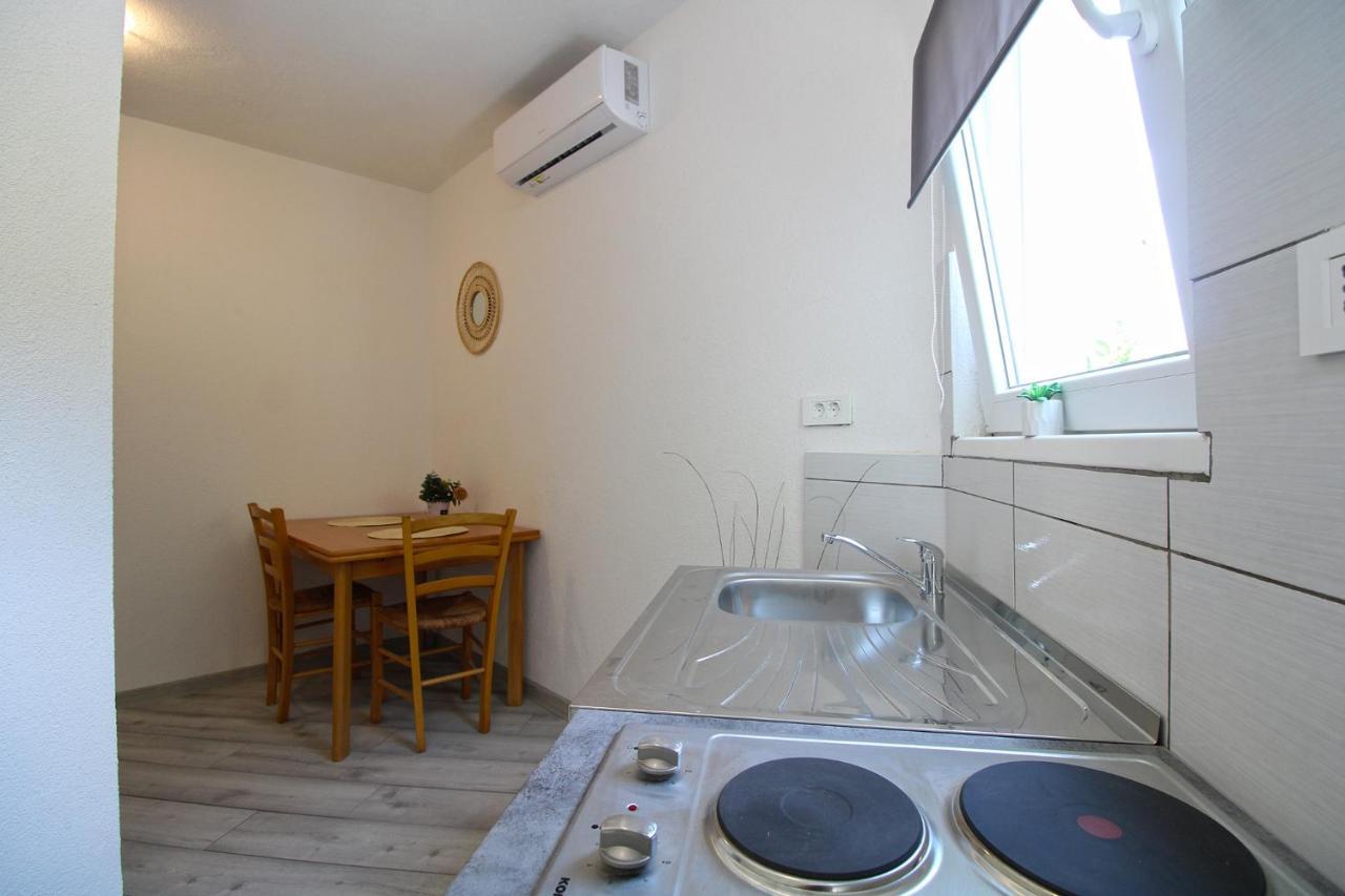 Apartment Josip 1649 *