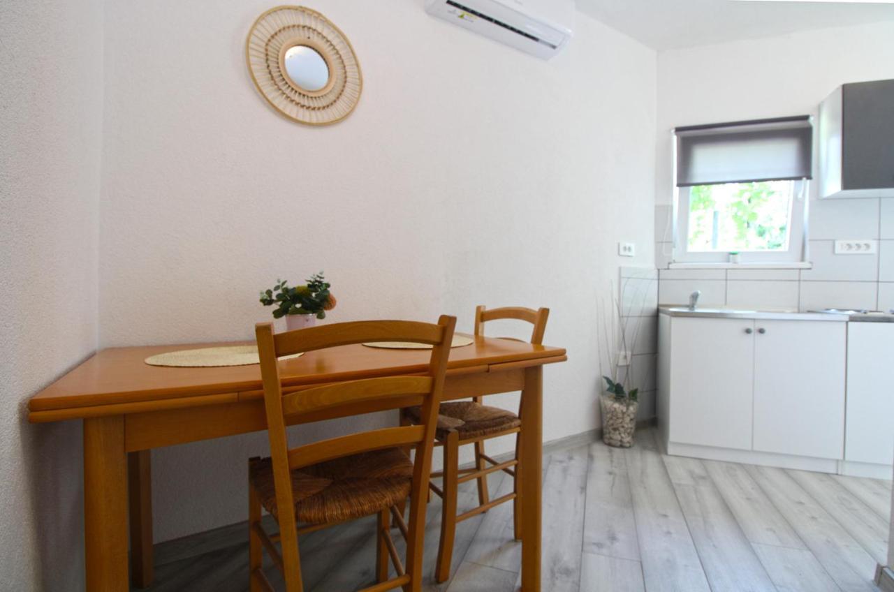 Josip 1649 Apartment