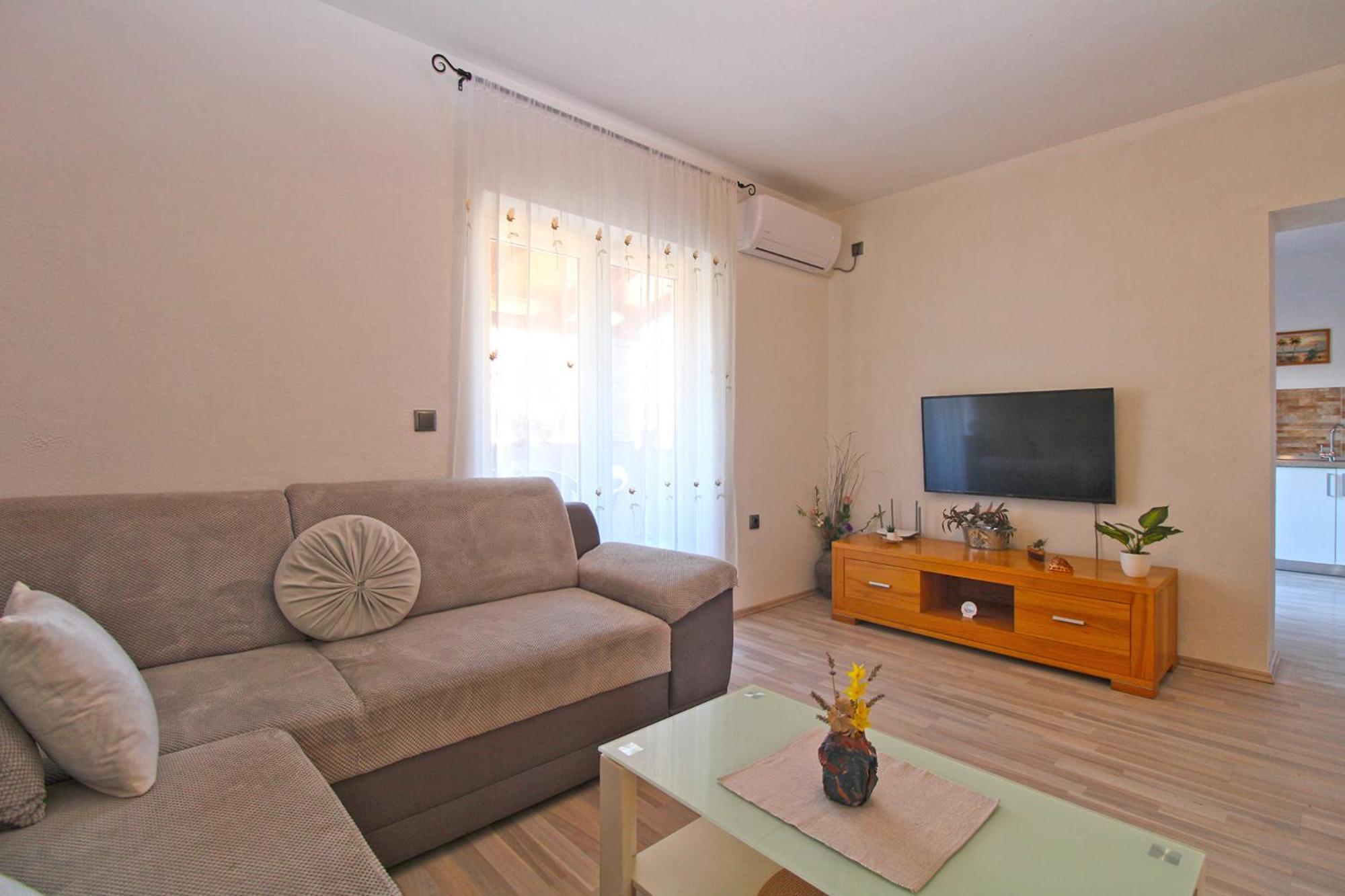 Josip 1649 Apartment *