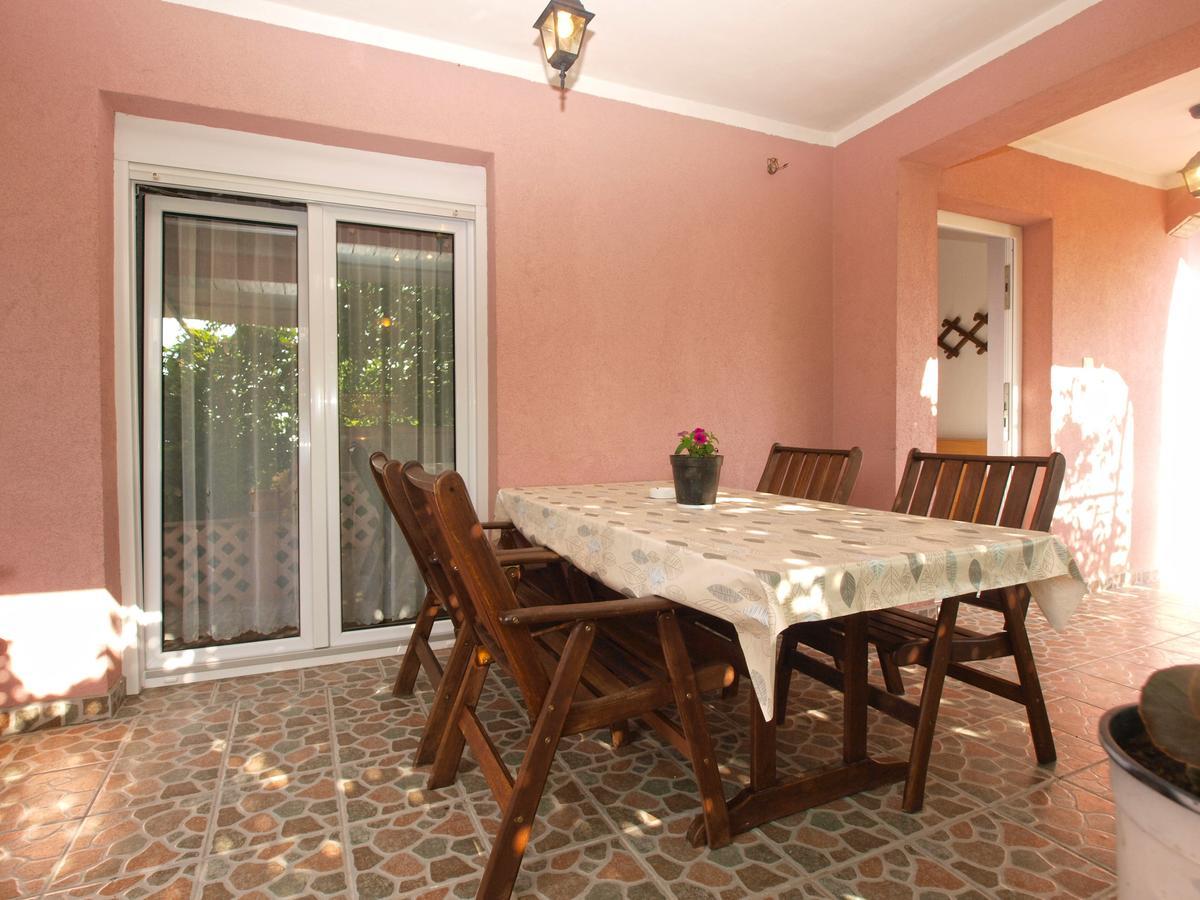 Josip 1649 Apartment