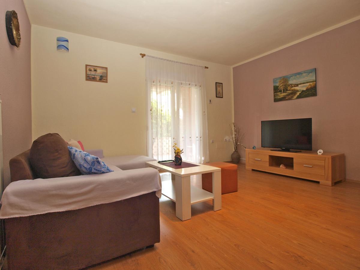 Apartment Josip 1649